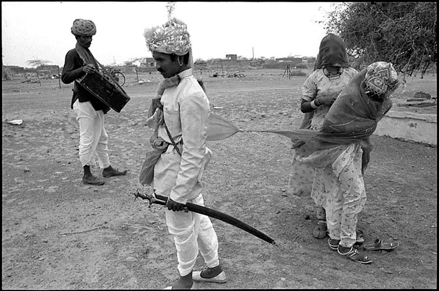 Bride and bridegroom,  Jodhpur-Jaisalmer road, Rajasthan, 1988