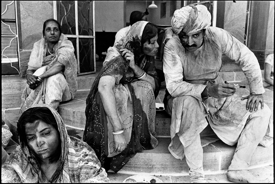 Maharaja and Maharani of Jodhpur playing Holi on the Umaid Bhawan Palace grounds, Jodhpur, Rajasthan, 1988