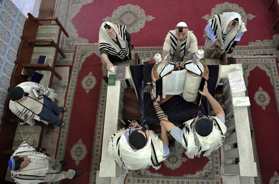 Opening of the Torah, Slat Laazama synagogue, Mellah, Marrakech, 2011