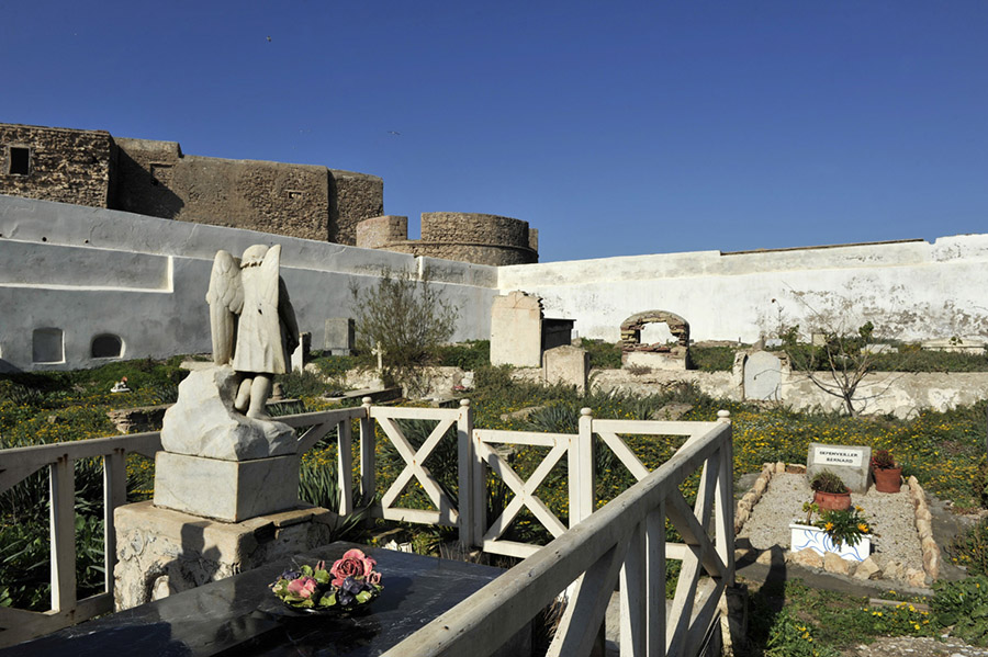 Christian cemetery at the foot of the ramparts of the former Portuguese citadel of Mogador, today Essaouira, 2012