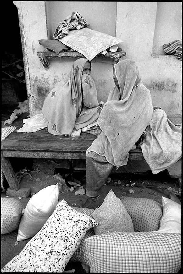 Women and pillows,  Jaipur, Rajasthan, 1985