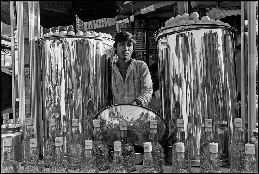 Lemonade vendor, Ahmedabad, Gujarat, 1988