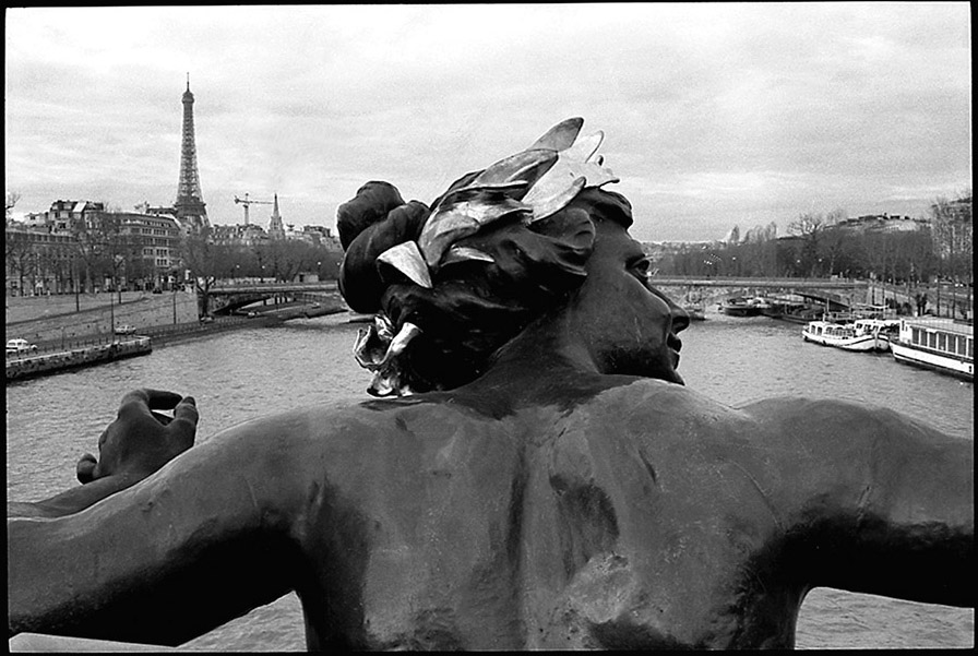 A nymph on Pont Alexandre III, 2002