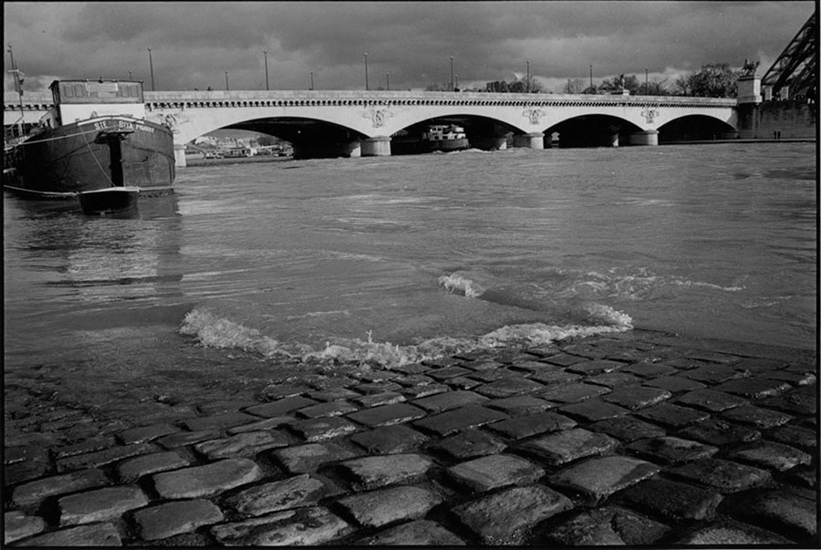 Pont d’Iena and Quai de New York flooded, 2000