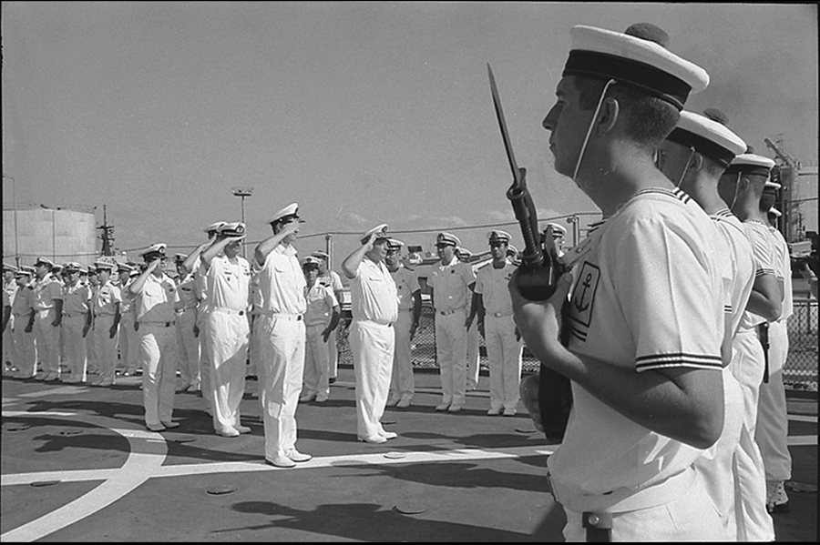 Admiral Jacques Mazars and Dutch Commodor saluting the crew of the VAR