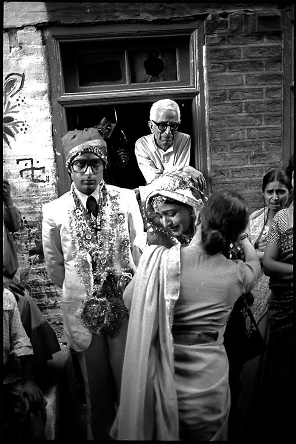 Hindu wedding, bride leaving her family, Srinagar, Kashmir, 1979