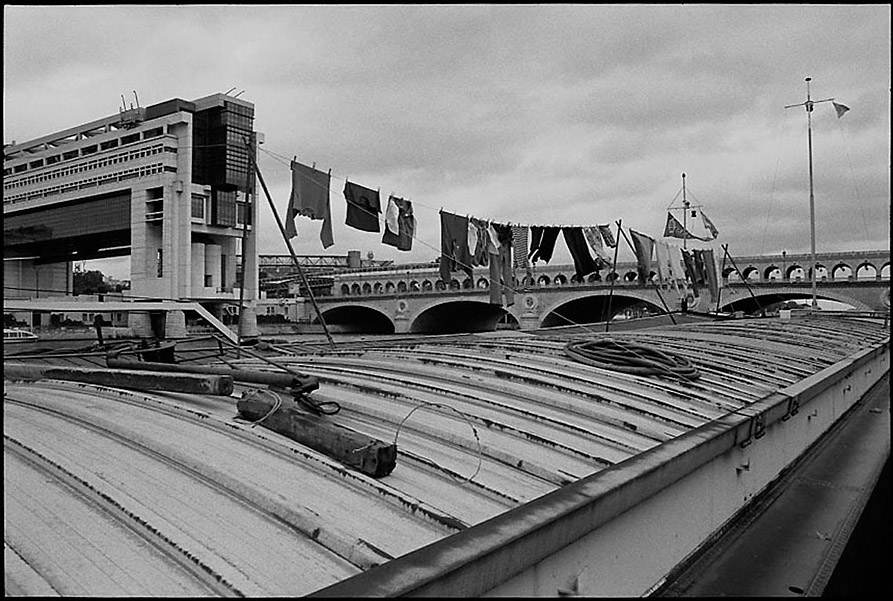 Laundry drying on a barge, Ministry of Finance and Pont de Bercy, 2000